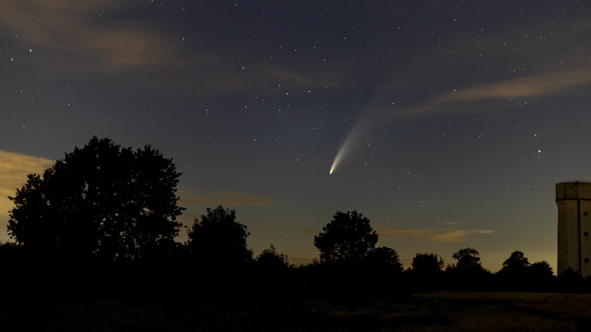 'Horned' comet three times bigger than Everest set to pass Earth in ...